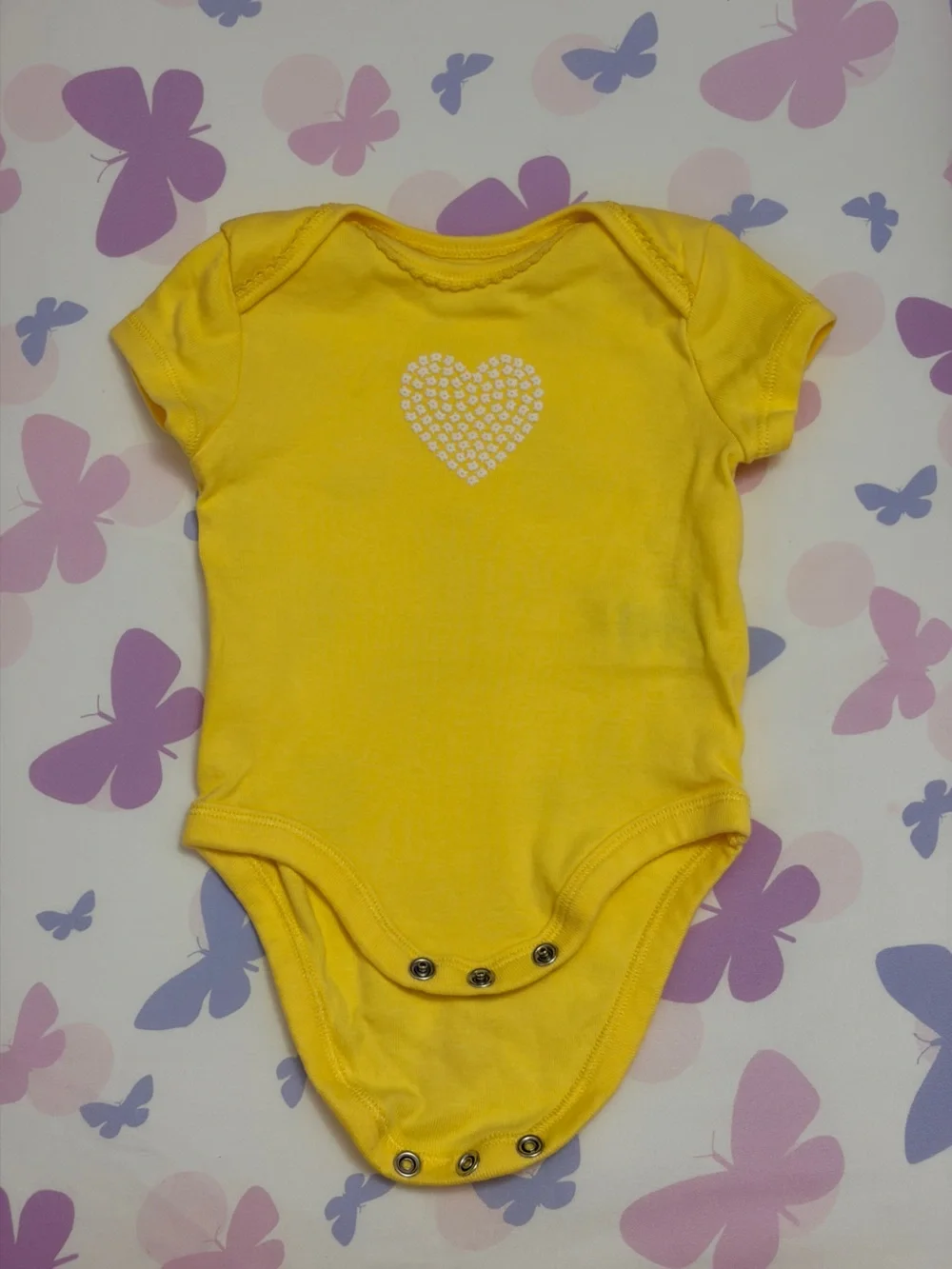 wonder nation Yellow Baby Short-Sleeve Onesie with White Heart